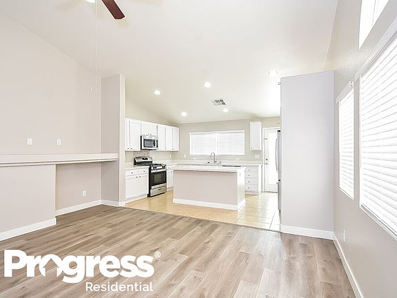 3rd image of 7873 Lovely Pine Pl