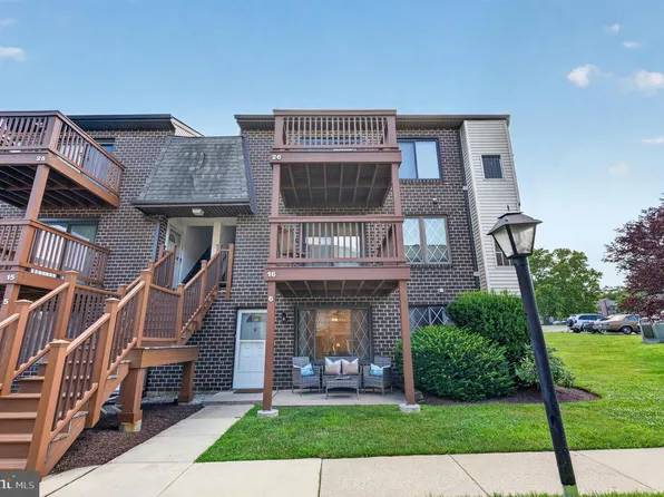 5200 Hilltop Dr #313, Brookhaven, PA 19015
