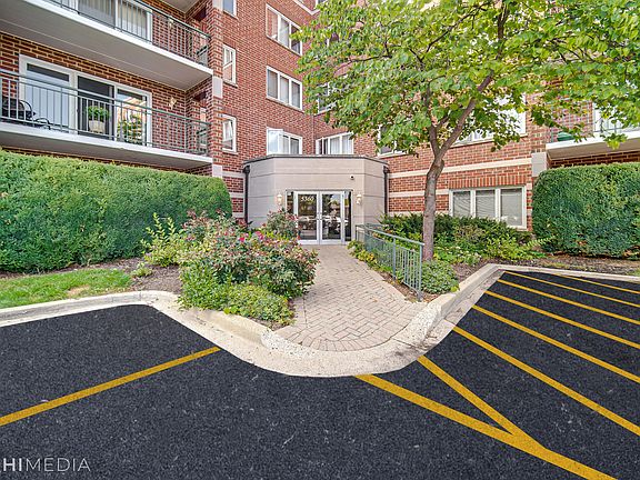 2nd image of 5360 N Lowell Ave APT 401
