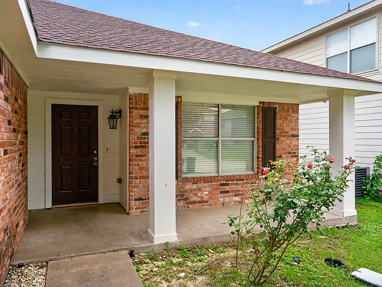 361 Blairwood Dr — Photo 2