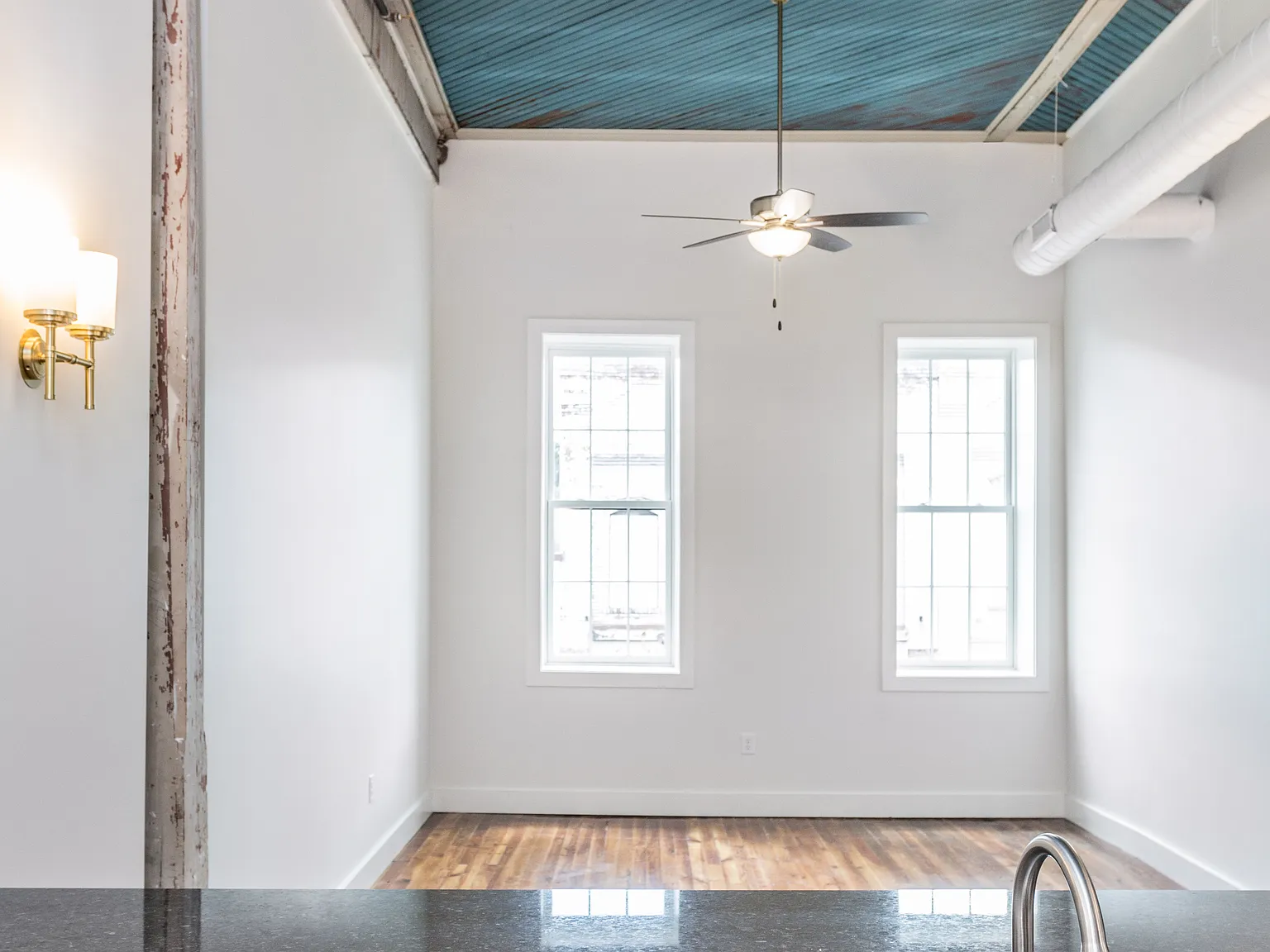 2430 Emerald Pl — Photo 2