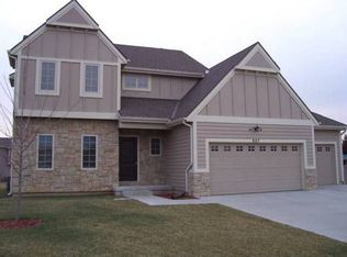 907 Robinson Ct, Lawrence, KS 66049