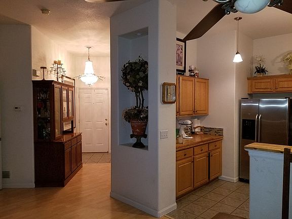 Front Entrance & Kitchen 