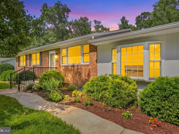 8618 Lantern Ln, Clinton, MD 20735
