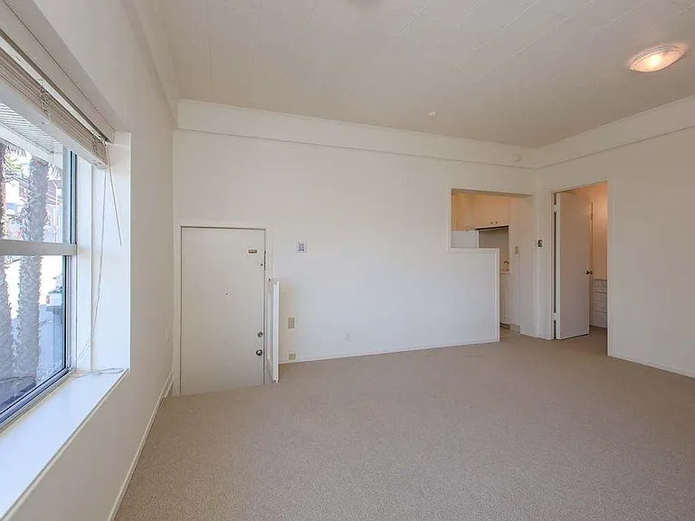 2523 Leavenworth St — Photo 10