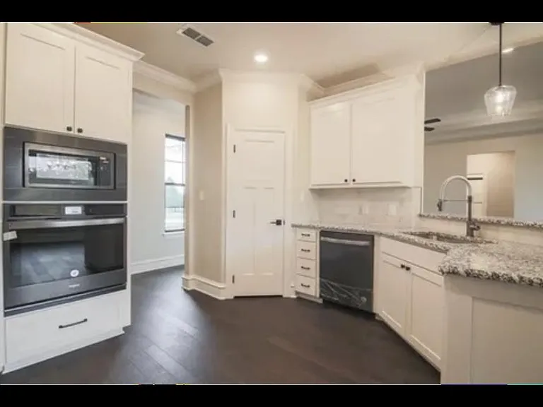 12109 Oak Grove Dr — Photo 9