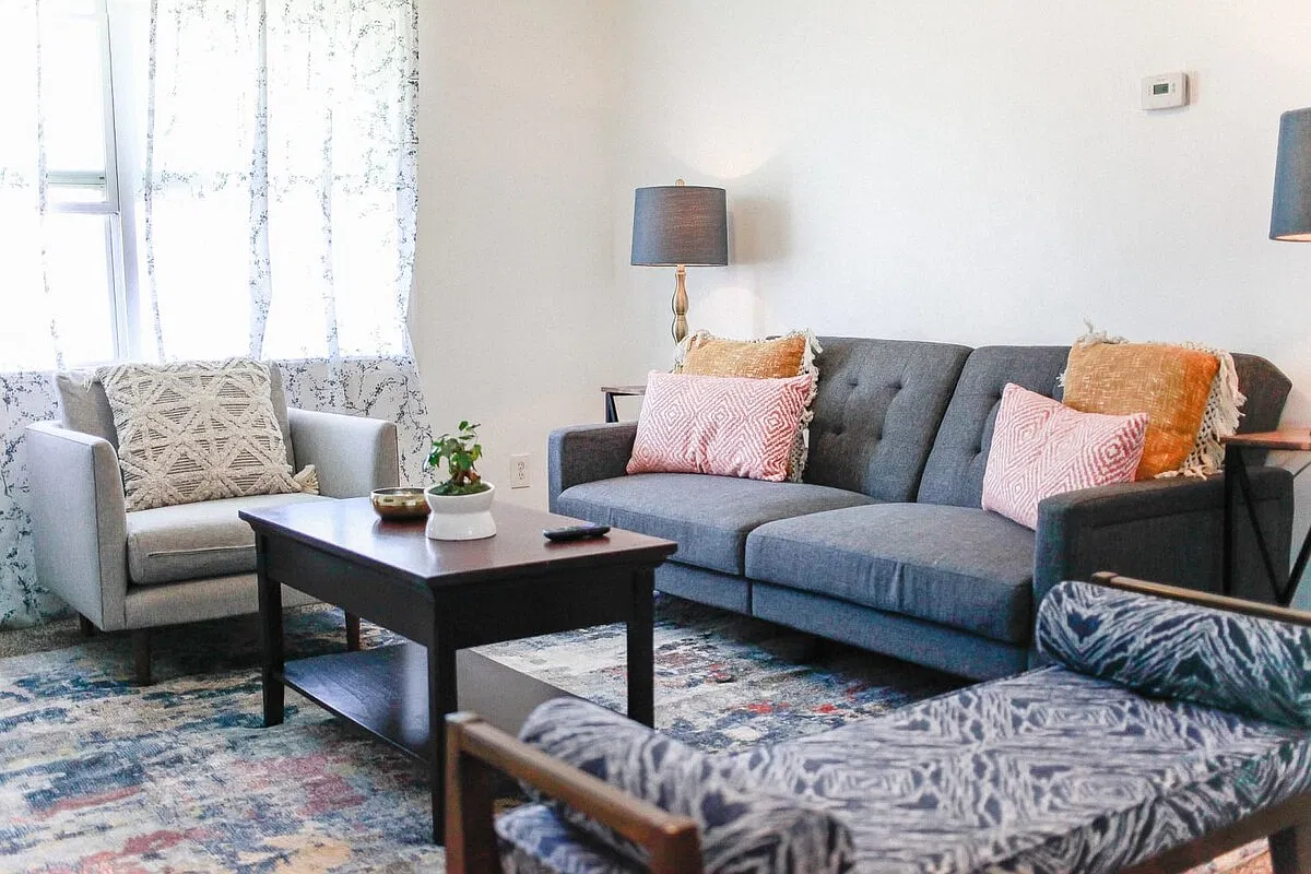 2 bed, 600 sqft, $2,350 — Photo 2