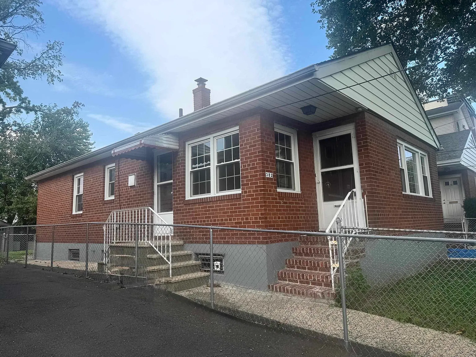 4 bed, 2.0 bath, $4,000 — Photo 1
