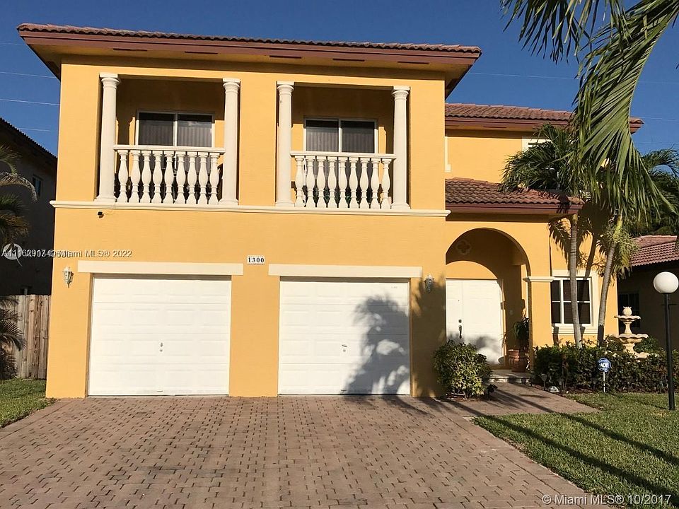1st image of 1300 NE 41st Pl