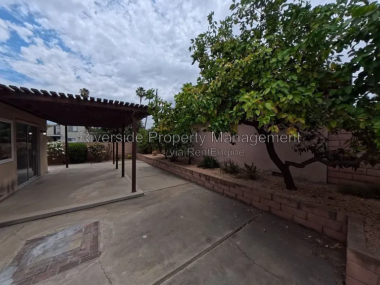 5025 Pearblossom Dr — Photo 25