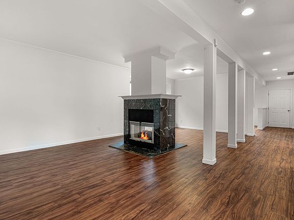 3rd image of 733 Belmont Pl E