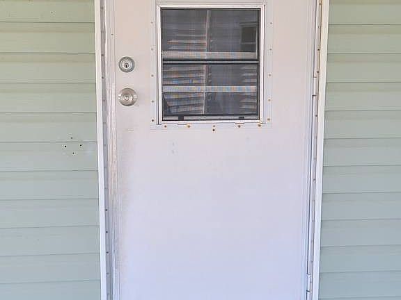 4th image of 3049 Pullman Ave