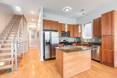 4th image of 1524 W Walton St #3