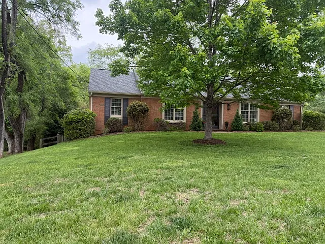 2713 Farmington Pl — Photo 3