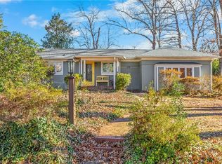 216 Knollwood Dr, Jamestown, NC 27282