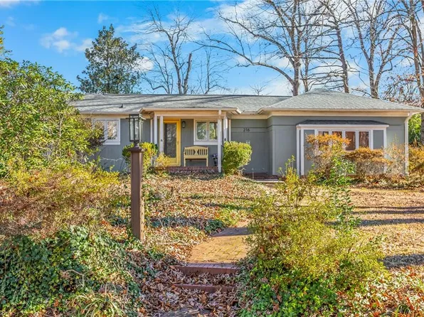 216 Knollwood Dr, Jamestown, NC 27282