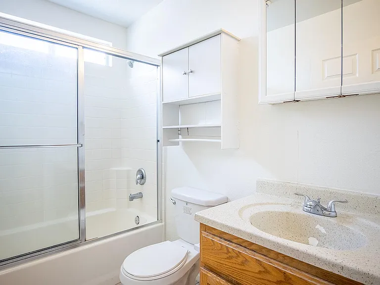 1189 W 36th St #4-5 — Photo 17