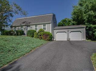 261 Blue Rd, Middletown, CT 06457