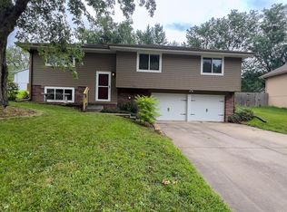 7905 Elm Dr, La Vista, NE 68128