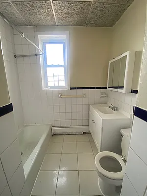 Rented by NYC LUXURY APT RENTALS CO LLC | media 12