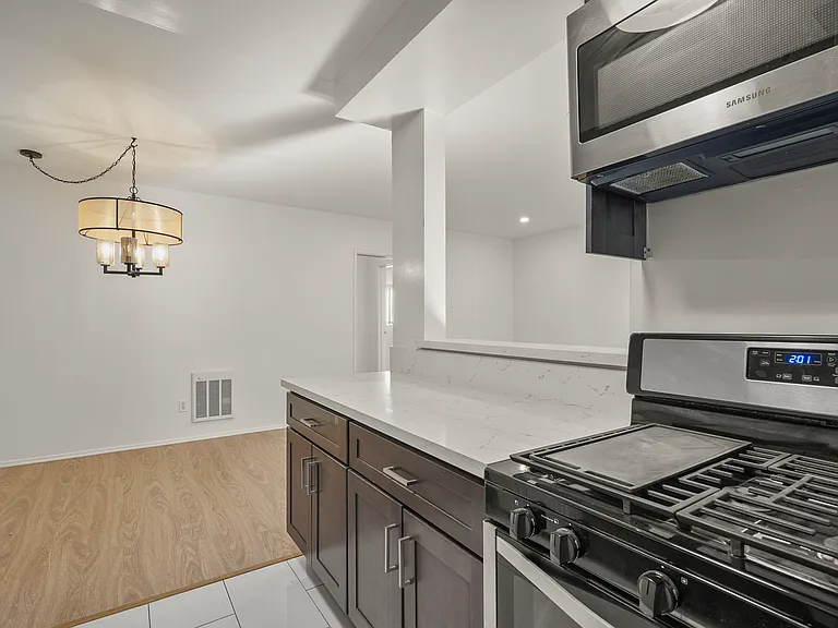 11827 Dorothy St 6 Kitchen/dining