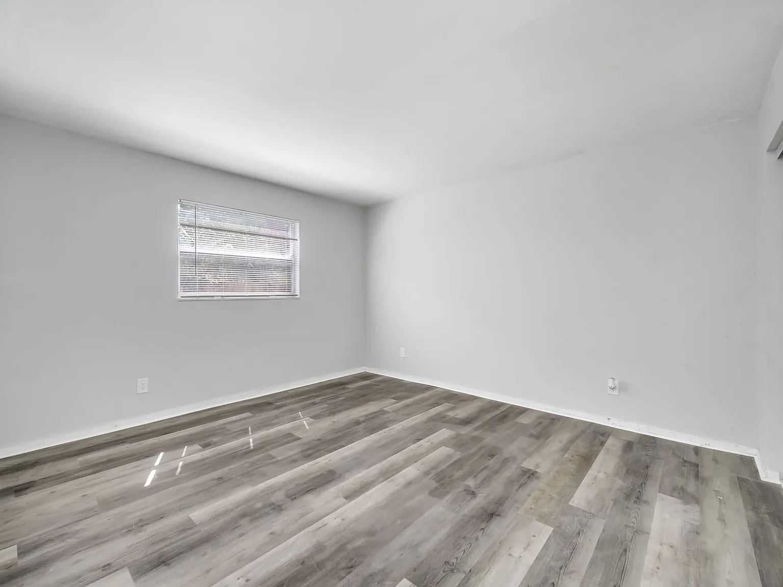 2 bed, 900 sqft, $1,395 — Photo 3