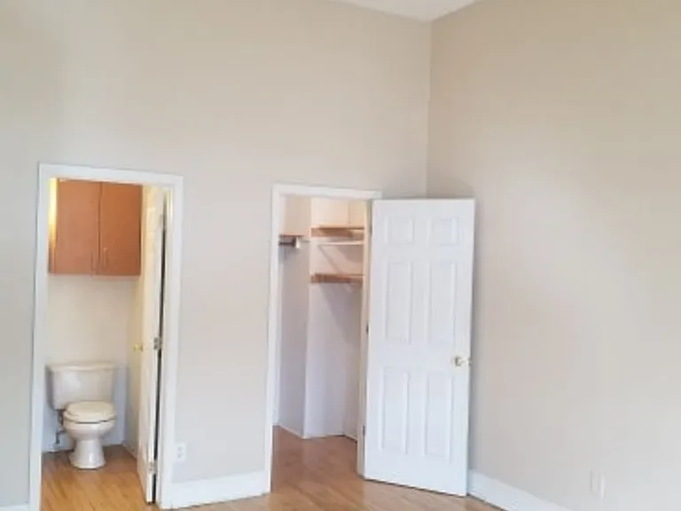 227 W Wapello St — Photo 1