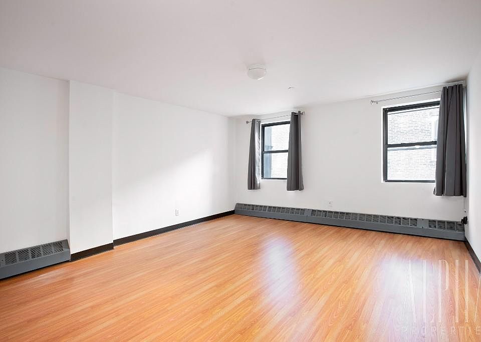 1st image of 6 Chatham Sq APT 4R