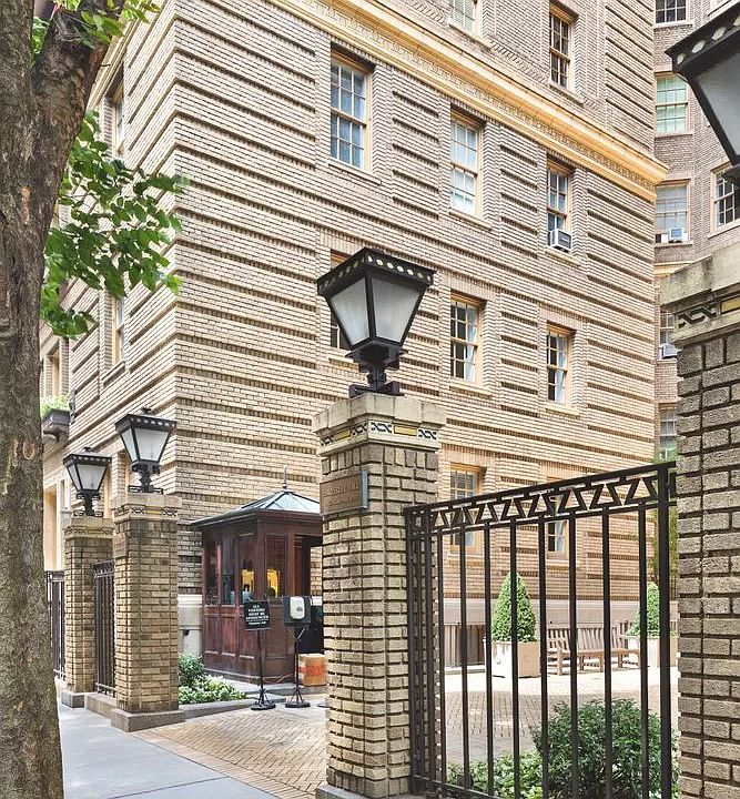 1st image of 41 Central Park N