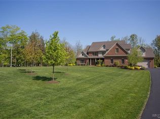698 Windover Ln, Derby, NY 14047