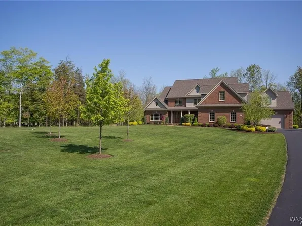 698 Windover Ln, Derby, NY 14047