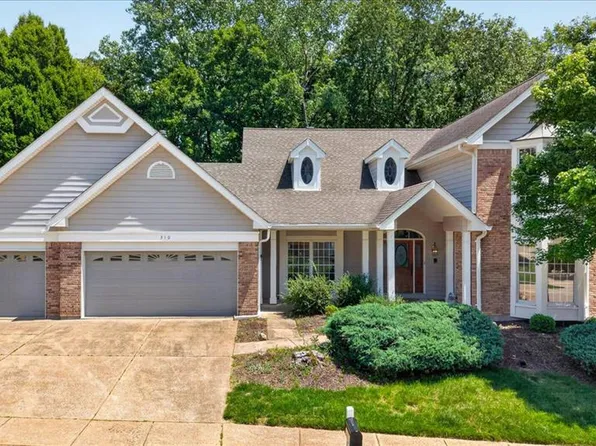 310 Berry Bush Ct, Ballwin, MO 63011
