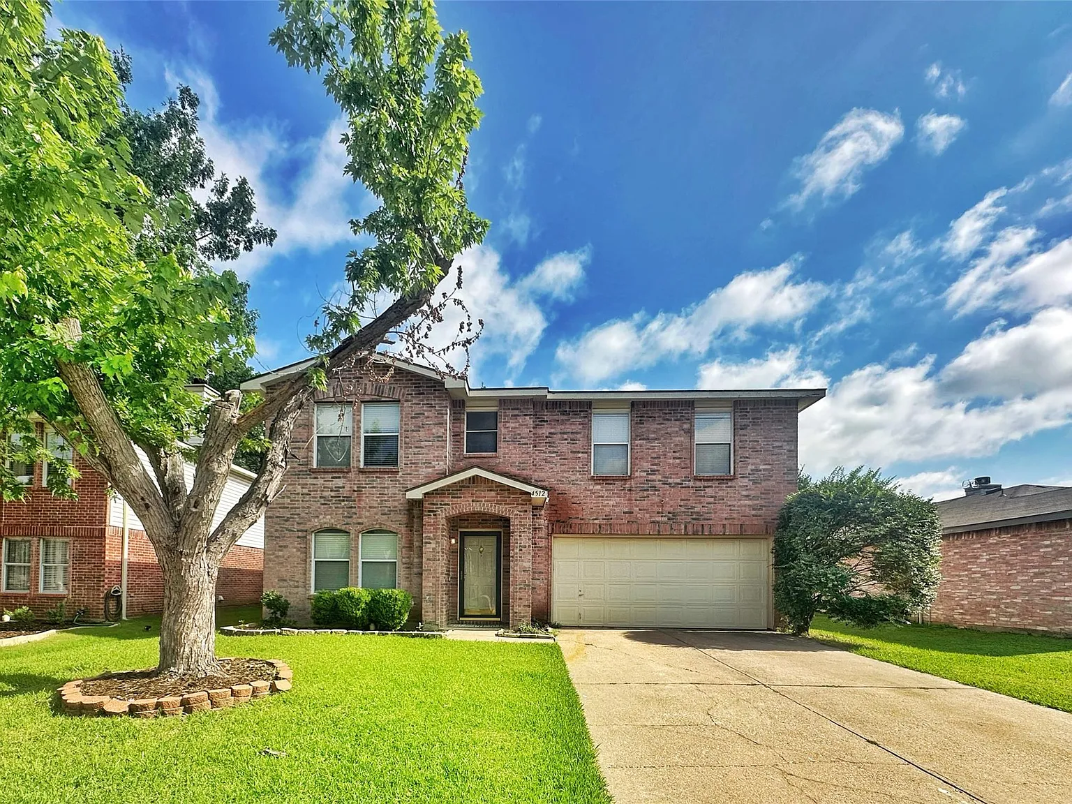 3 bed, 2.5 bath, 2306 sqft, $2,250 — Photo 1