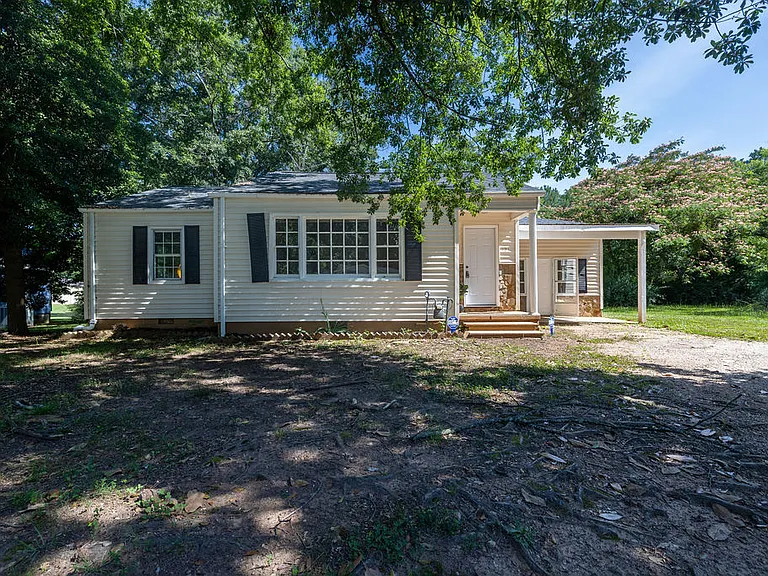 121 Moore St — Photo 2