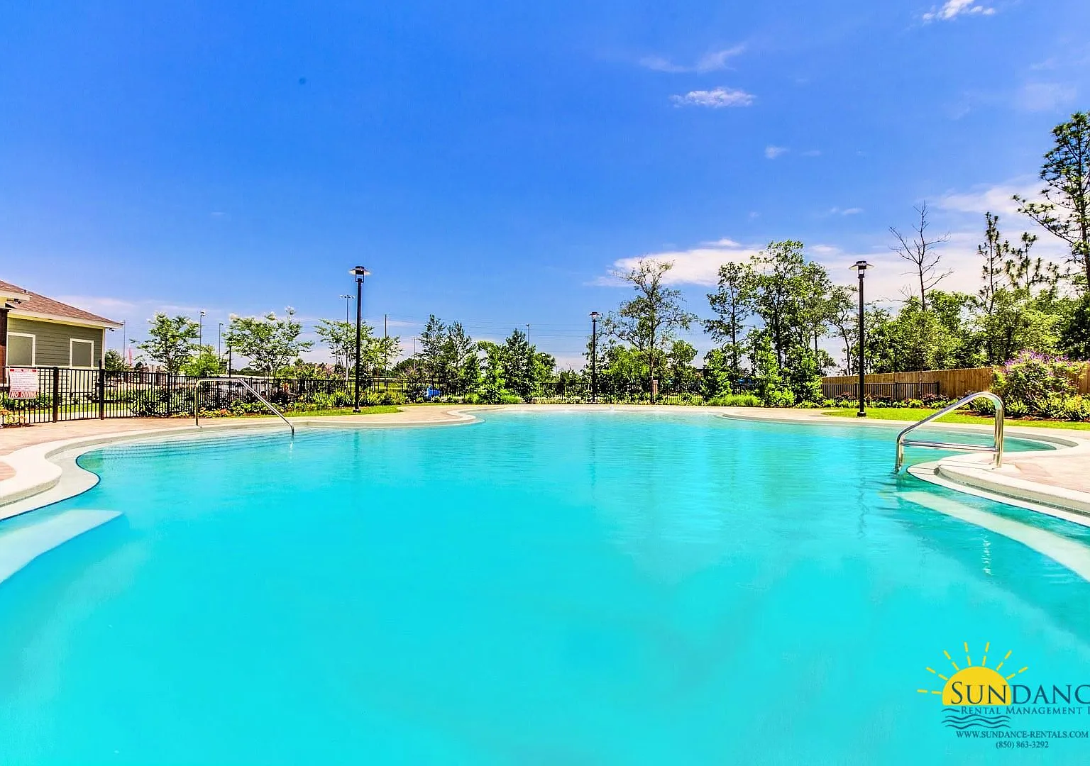 Desirable Redstone Commons 4 Bedroom home with Community Pool — Photo 2