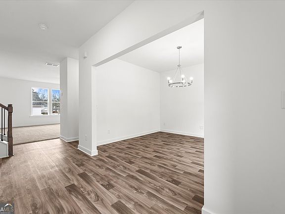 4th image of 528 Lillian Way