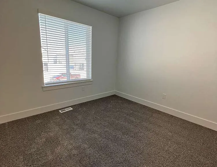 354 W 3085 S — Photo 17