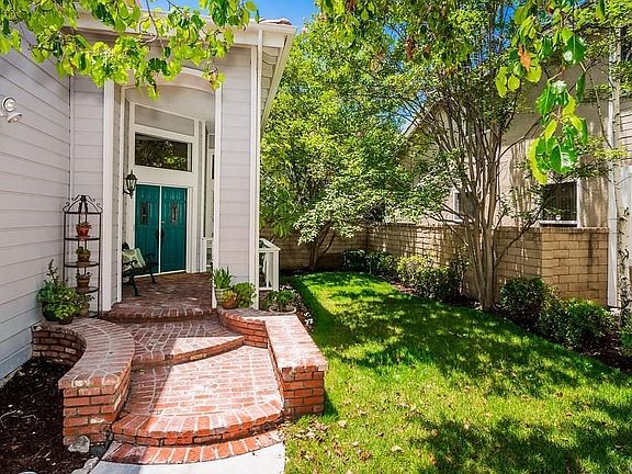 3rd image of 27361 Chesterfield Dr