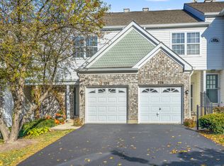 330 Gazebo Ln, Lombard, IL 60148