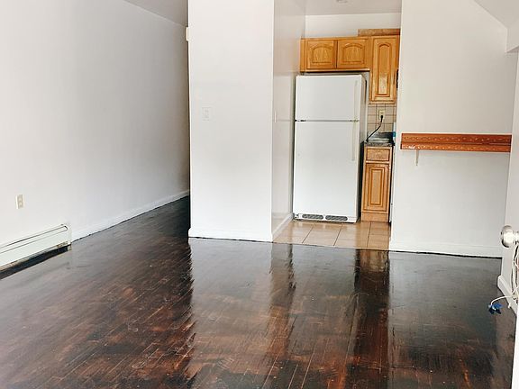 2nd image of 445 Quincy Ave Floor 1