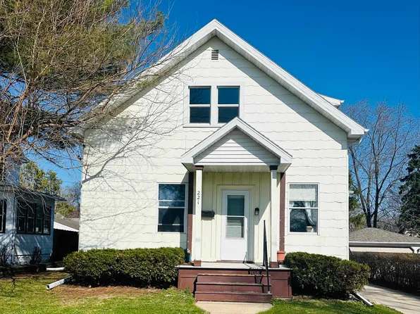 221 Webster St, Neenah, WI 54956