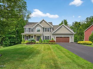 12 Roger Ln, Halfmoon, NY 12065