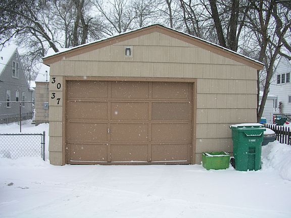 Detached 1 car garage