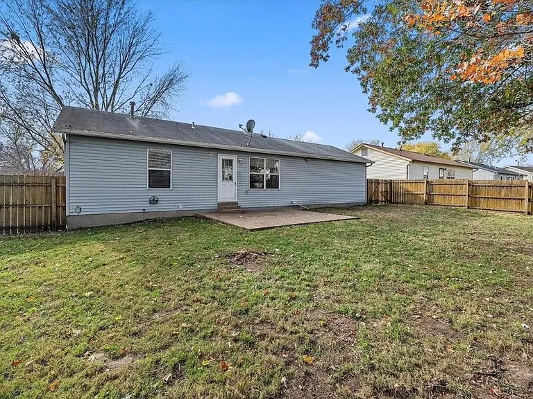 625 Durango Dr — Photo 2