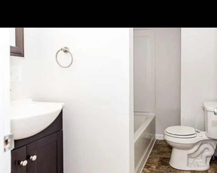 624 E Broad St — Photo 15