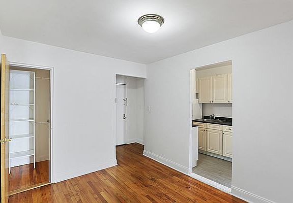 4th image of 930 Sheridan Ave APT 7G