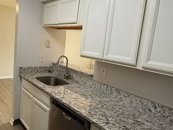 3rd image of 2005 Ravens Crest Dr