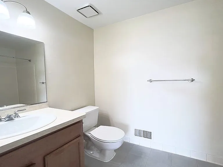 River Place Luxury Apartments — Photo 12