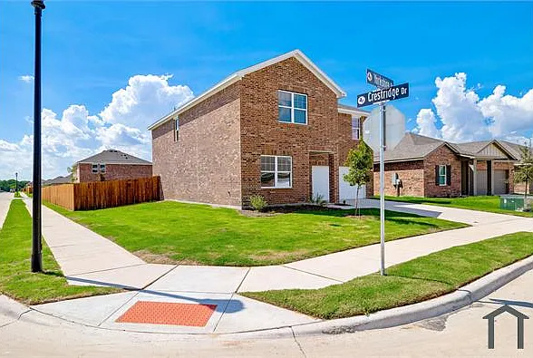 795 Yorkshire Dr — Photo 2