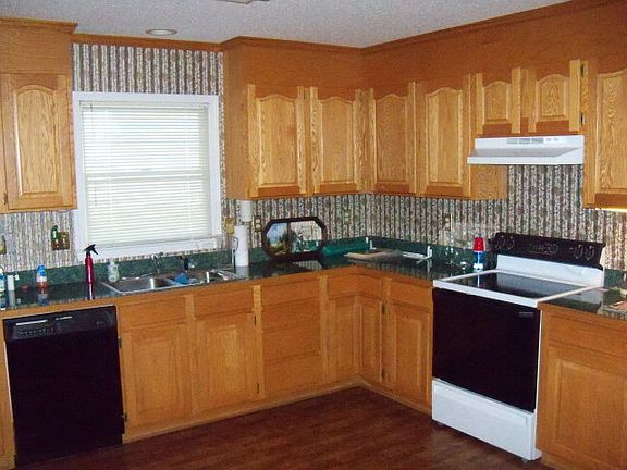 2nd image of 818 Hidden Creek Cir